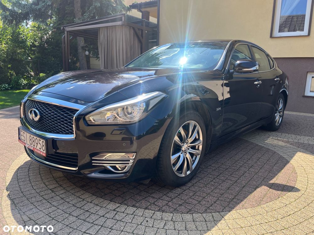 Infiniti Q70