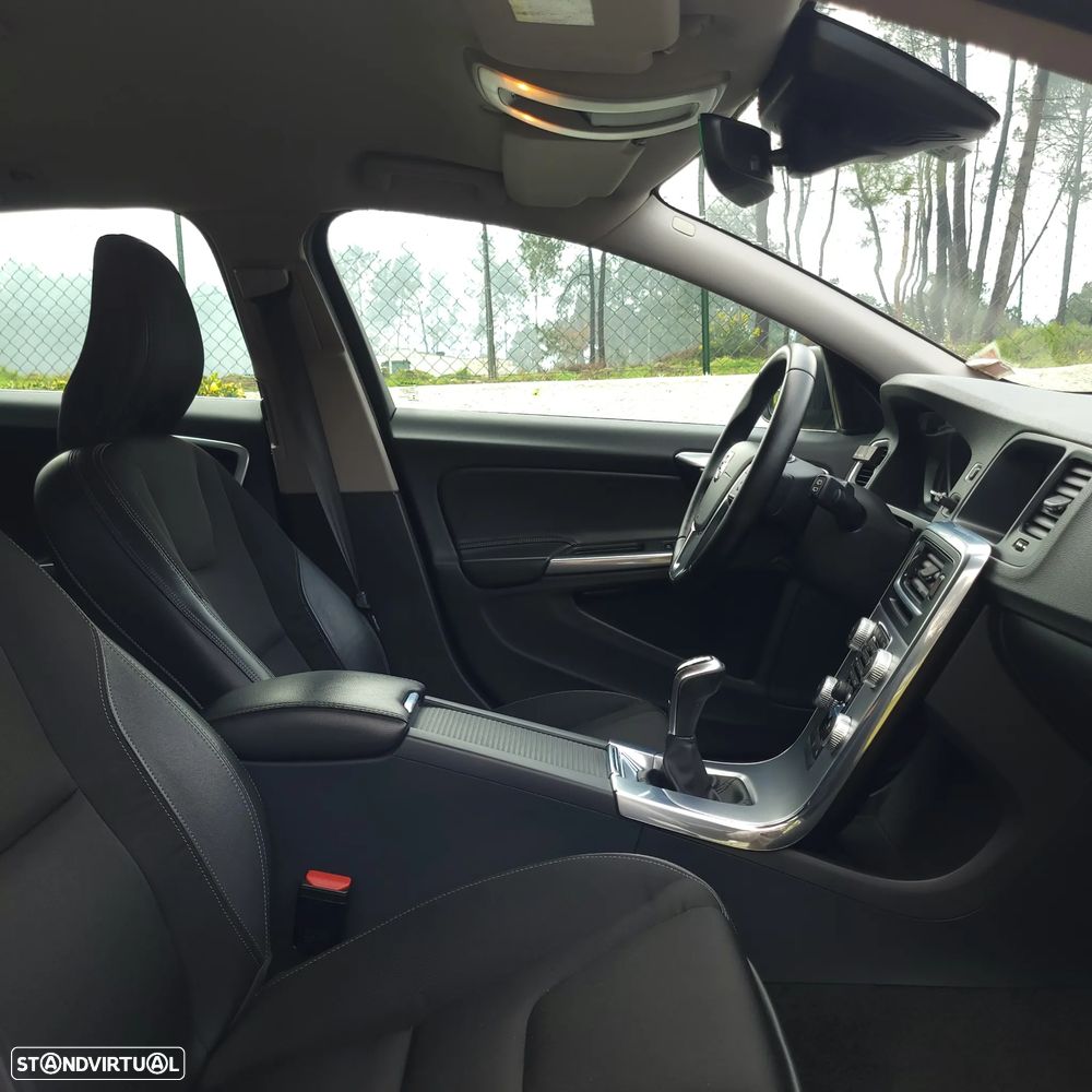 Volvo V60 2.0 D3 Momentum - 22
