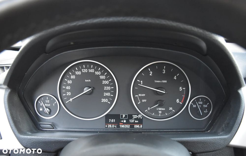 BMW Seria 3 ver-318d-luxury-line - 25