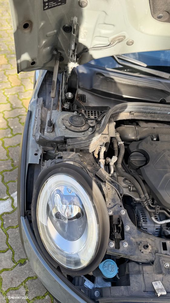 MINI 5 Portas Cooper D Auto - 48