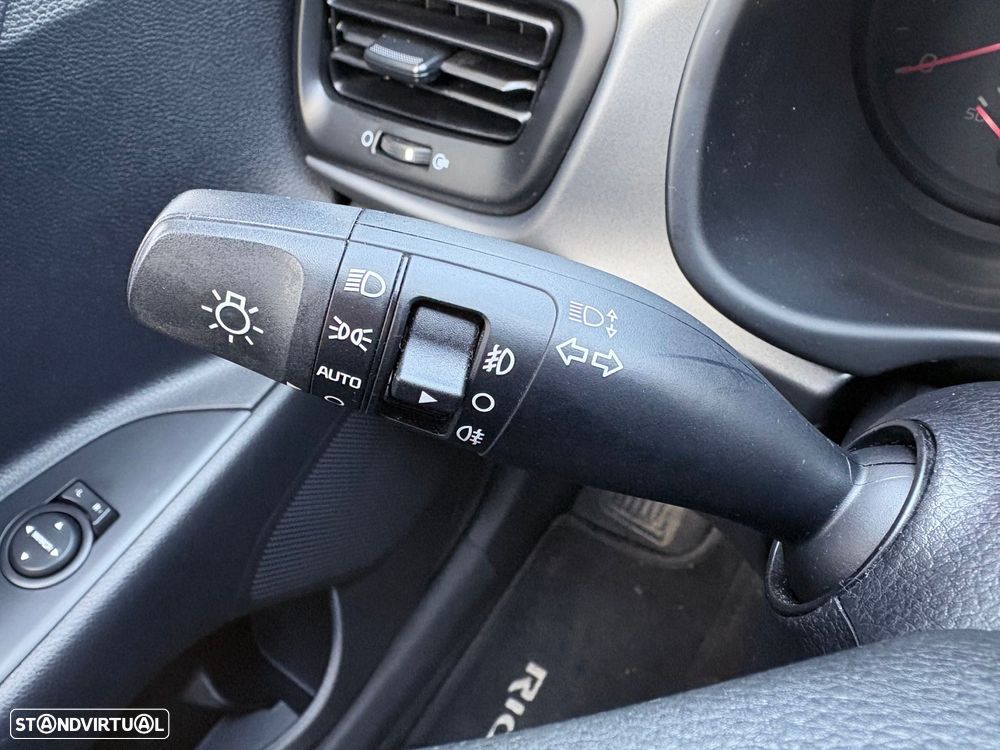 Kia Rio 1.2 CVVT Urban - 37