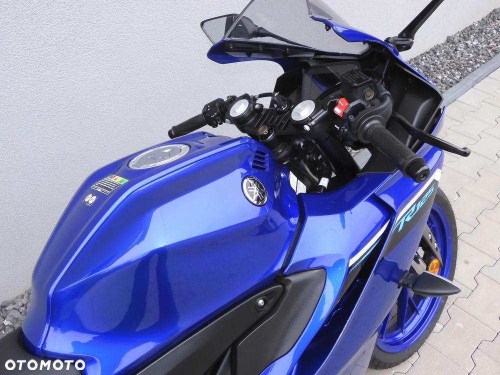 Yamaha YZF - 8