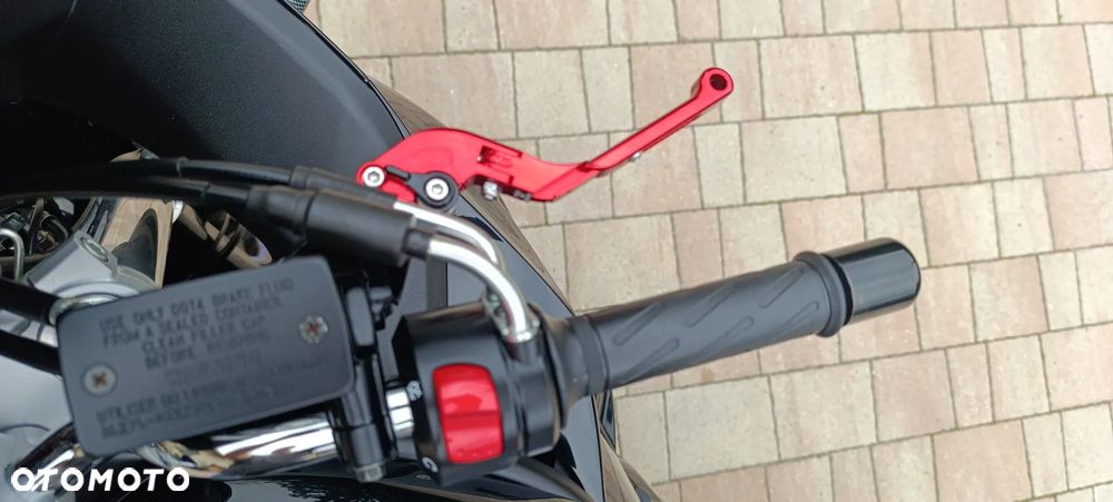 Suzuki GSX - 12
