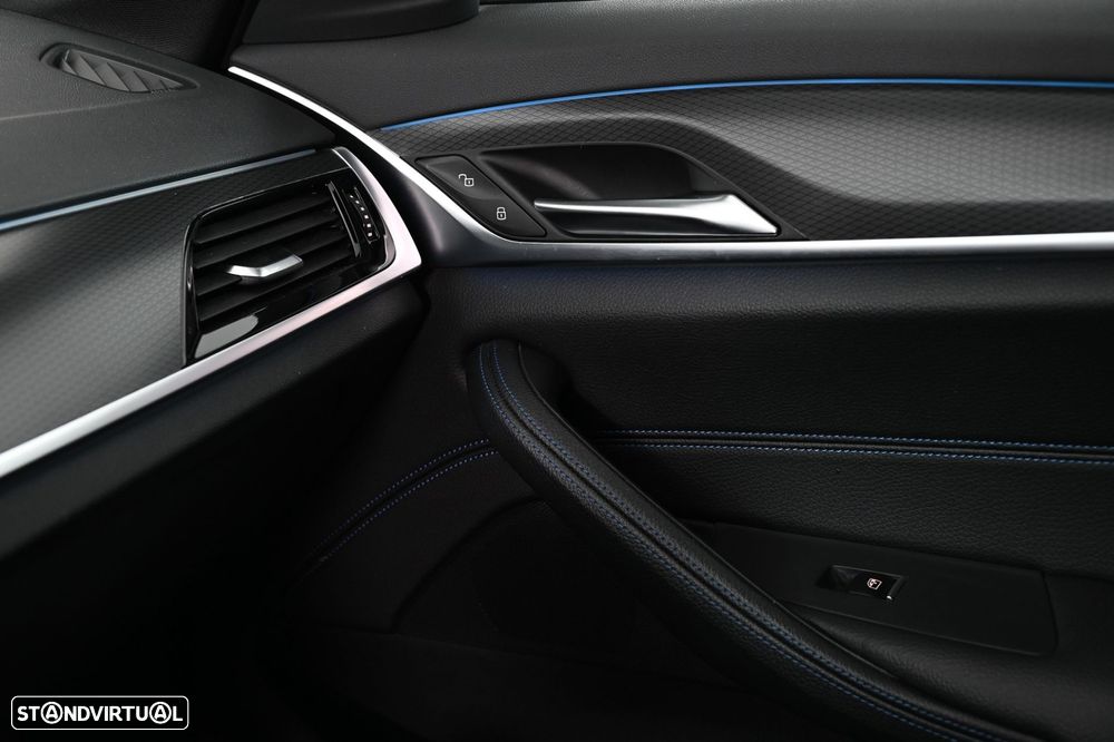 BMW 520 e Pack M - 28
