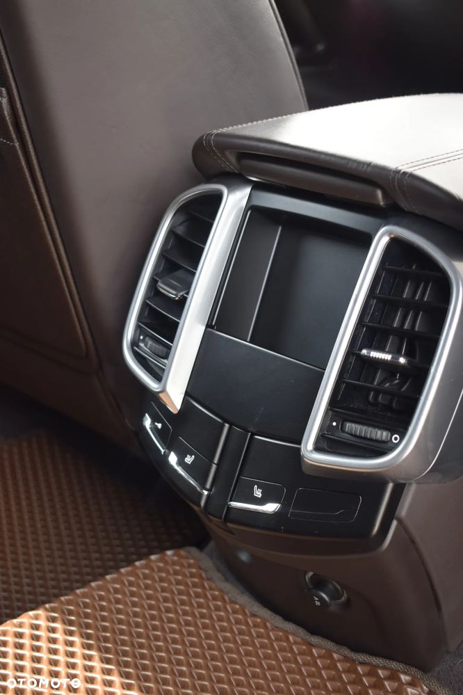 Porsche Cayenne Turbo Tiptronic S - 13