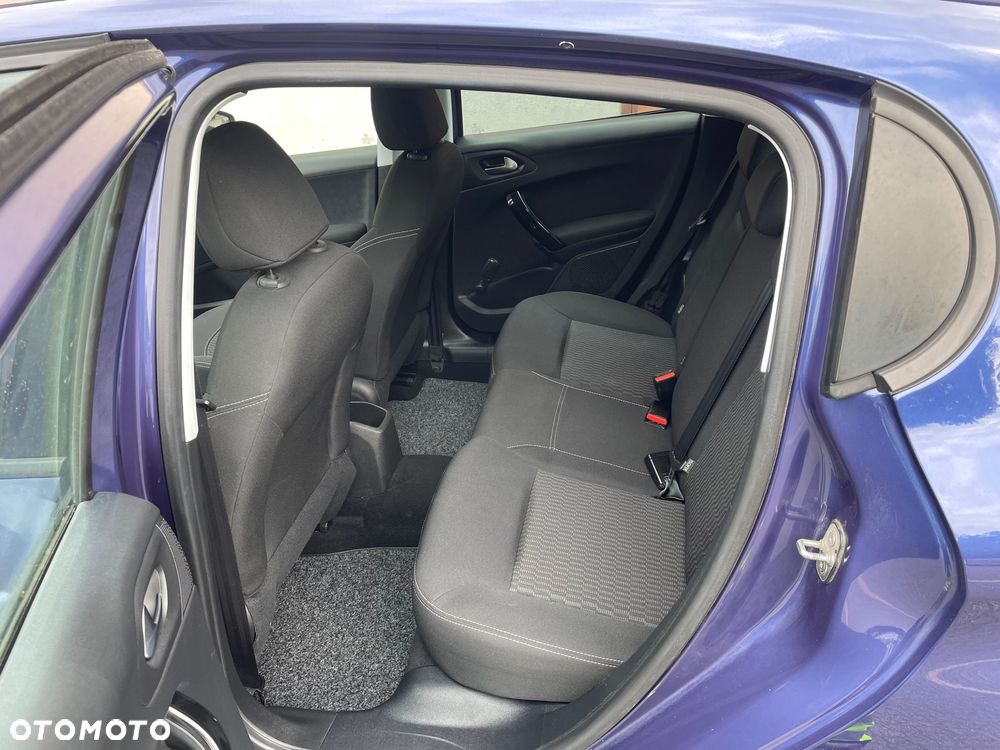 Peugeot 208 82 PureTech Style - 23