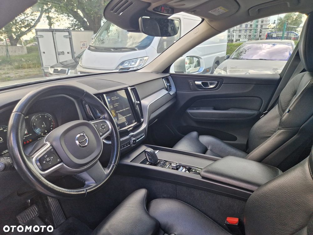 Volvo XC 60 B5 B AWD Momentum Pro - 9