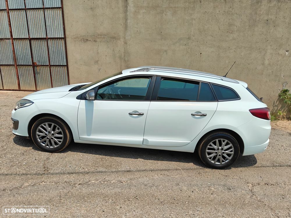 Renault Mégane Sport Tourer ST Line - 10