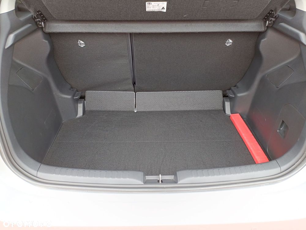 Toyota Yaris Hybrid 1.5 Style - 19