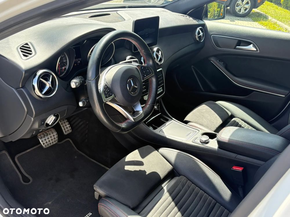 Mercedes-Benz GLA 180 7G-DCT AMG Line - 9