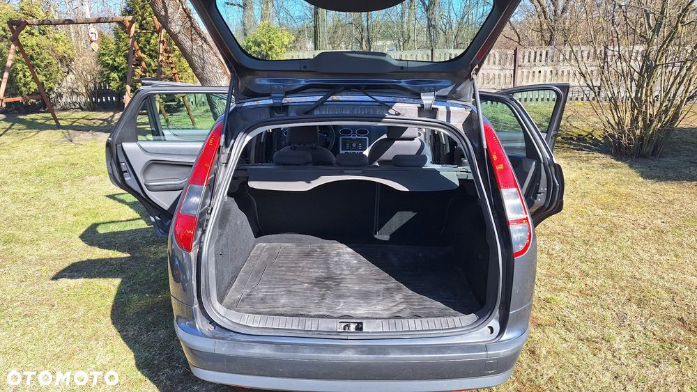 Ford Focus 1.6 Ti-VCT Ghia - 11