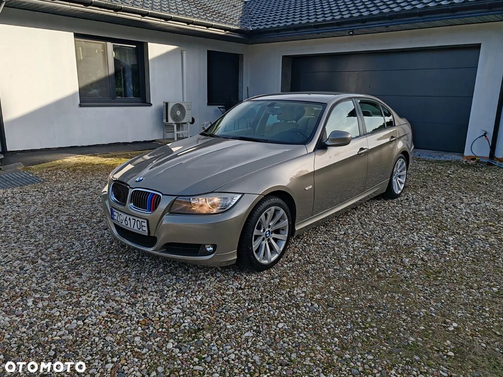 BMW Seria 3 320i - 5