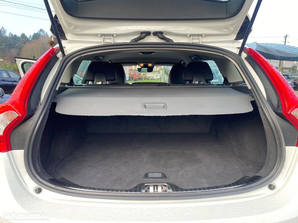 Volvo V60 Cross Country 2.0 D4 Momentum Geartronic - 12