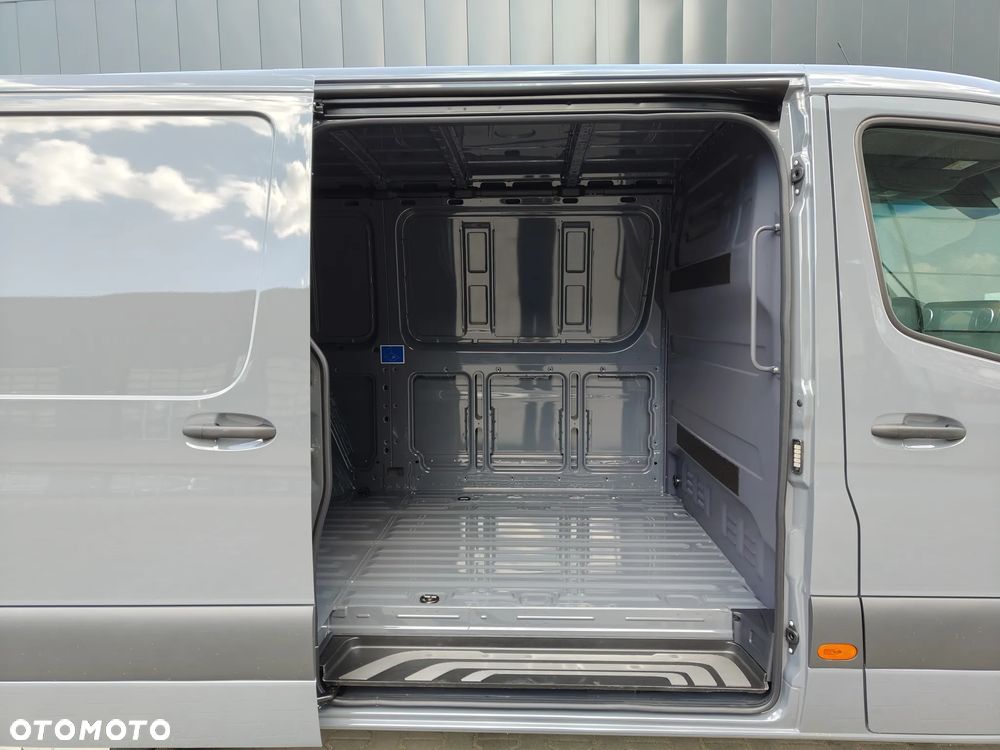 Mercedes-Benz Sprinter - 21