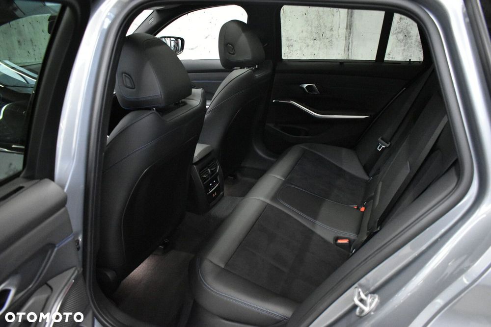 BMW Seria 3 320i M Sport sport - 23