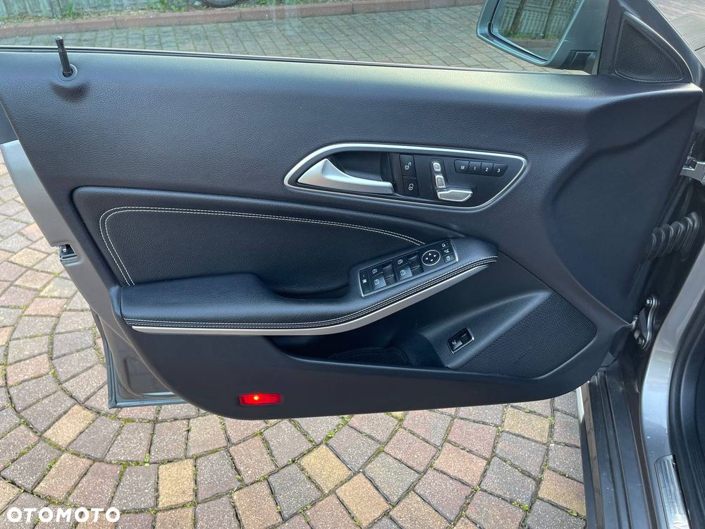Mercedes-Benz CLA 250 4Matic 7G-DCT AMG Line - 17