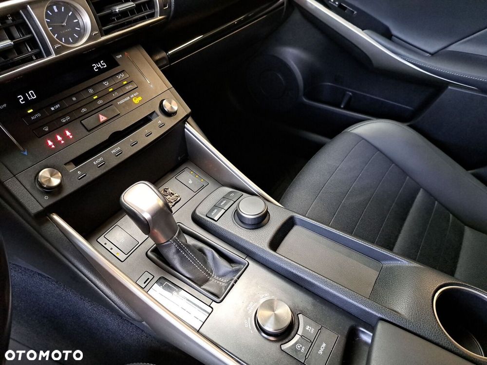 Lexus IS 200t Elite - 27