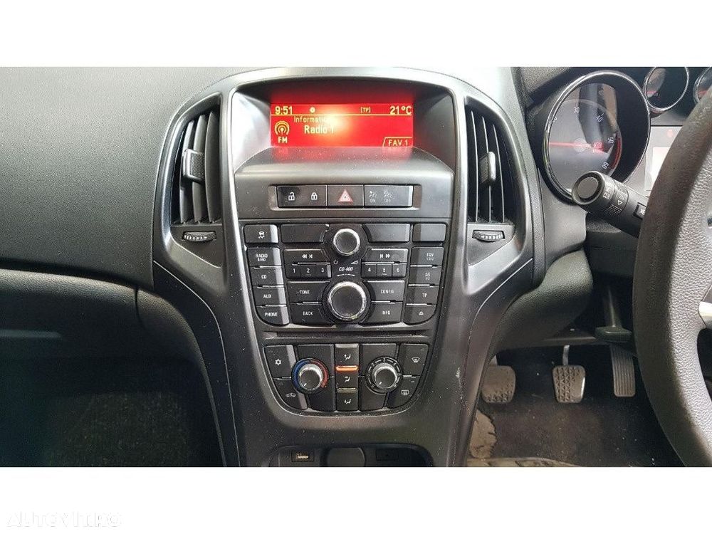 CD player Opel Astra J 2012 Hatchback 1.7 CDTI LPV/A17DTJ - 3