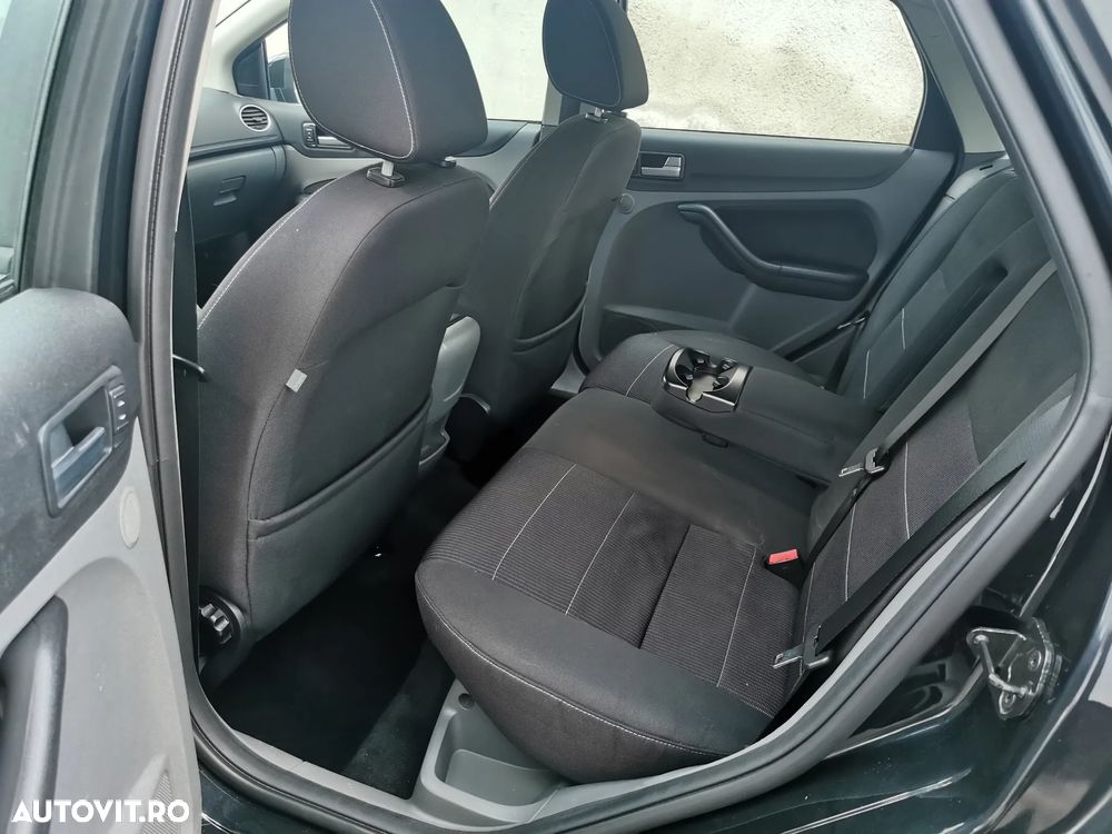 Ford Focus 1.6 TDCI DPF Titanium - 8