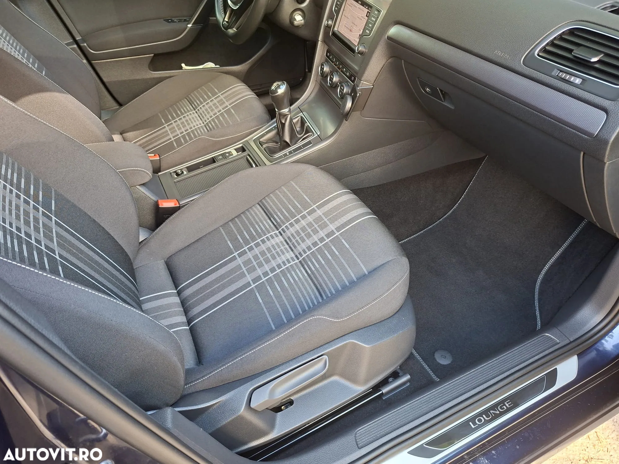 Volkswagen Golf 2.0 TDI BlueMotion Technology Lounge - 9