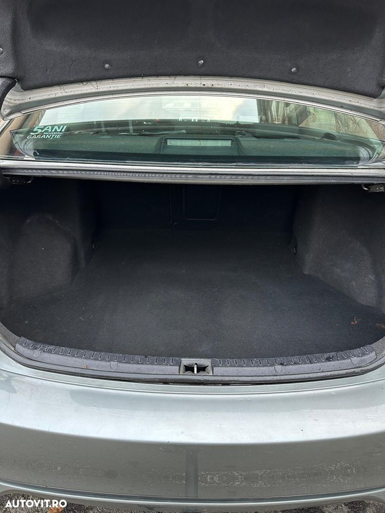 Toyota Avensis 2.0 D-4D Executive - 9