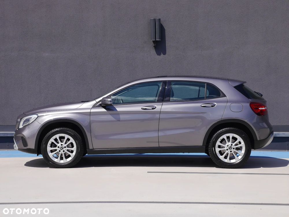 Mercedes-Benz GLA 180 7G-DCT - 8