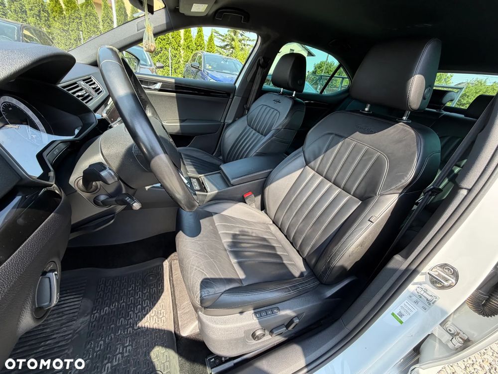 Skoda Superb 2.0 TDI DSG L&K - 34