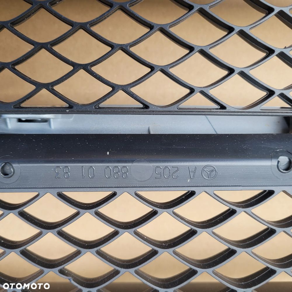 GRILL ATRAPA MERCEDES C KLASA A205 880 01 83 - 7