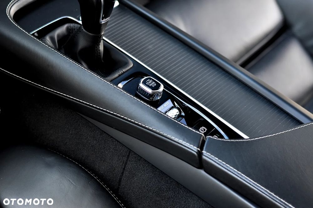 Volvo V90 D4 Momentum Pro - 23