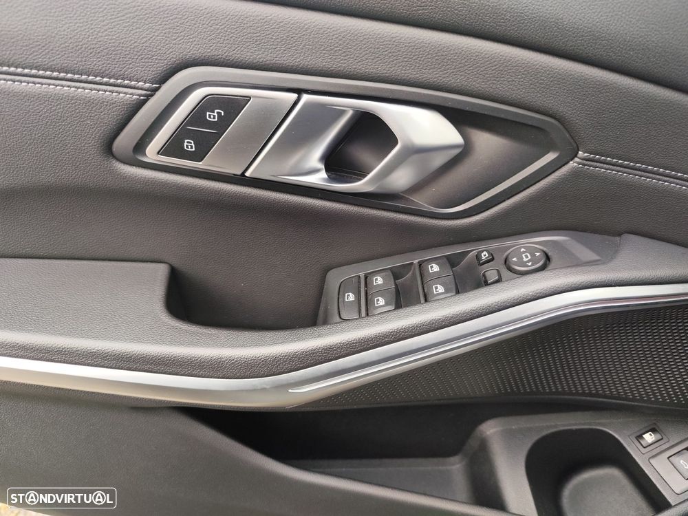 BMW 330 e Line Sport Auto - 30