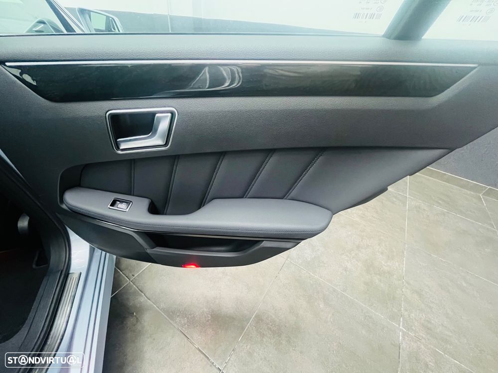 Mercedes-Benz E 300 Bluetec Hybrid Avantgarde - 38