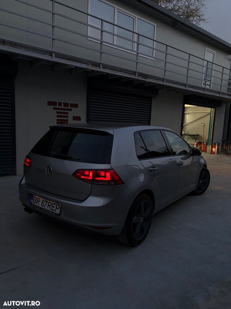 Volkswagen Golf - 25