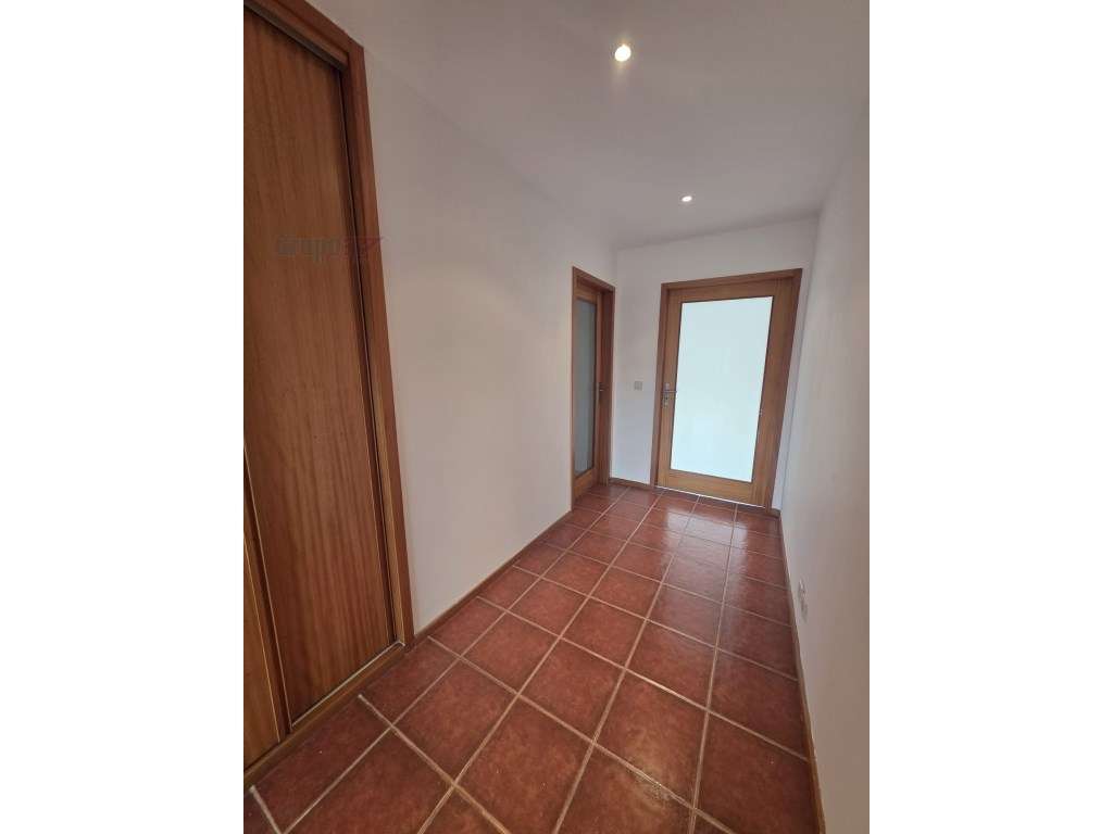 Moderno Apart. T2 com Garagem Box, Varanda Panorâmica e Lareira em ... - Grande imagem: 5/29