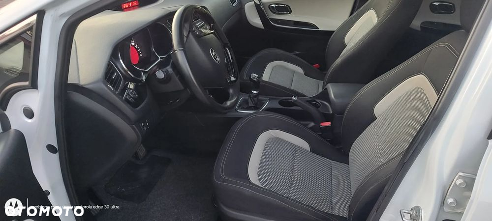 Kia Ceed - 10