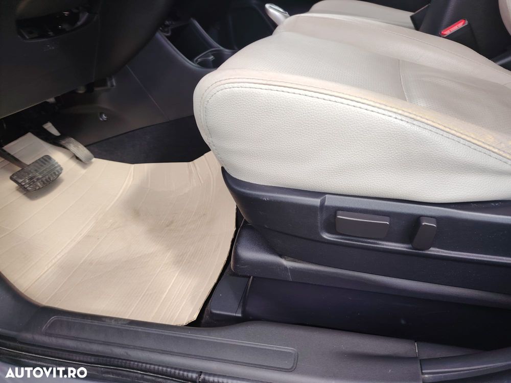 Mitsubishi Outlander 2.0 4WD Plus - 11