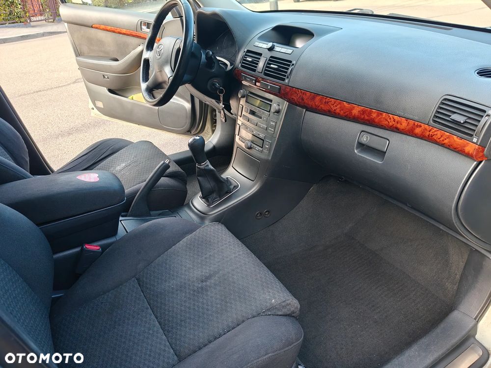 Toyota Avensis - 7