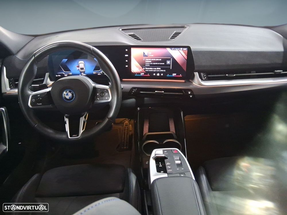 BMW iX2 eDrive20 Pack Desportivo M - 12