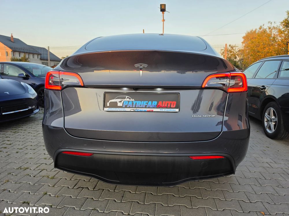 Tesla Model Y - 13
