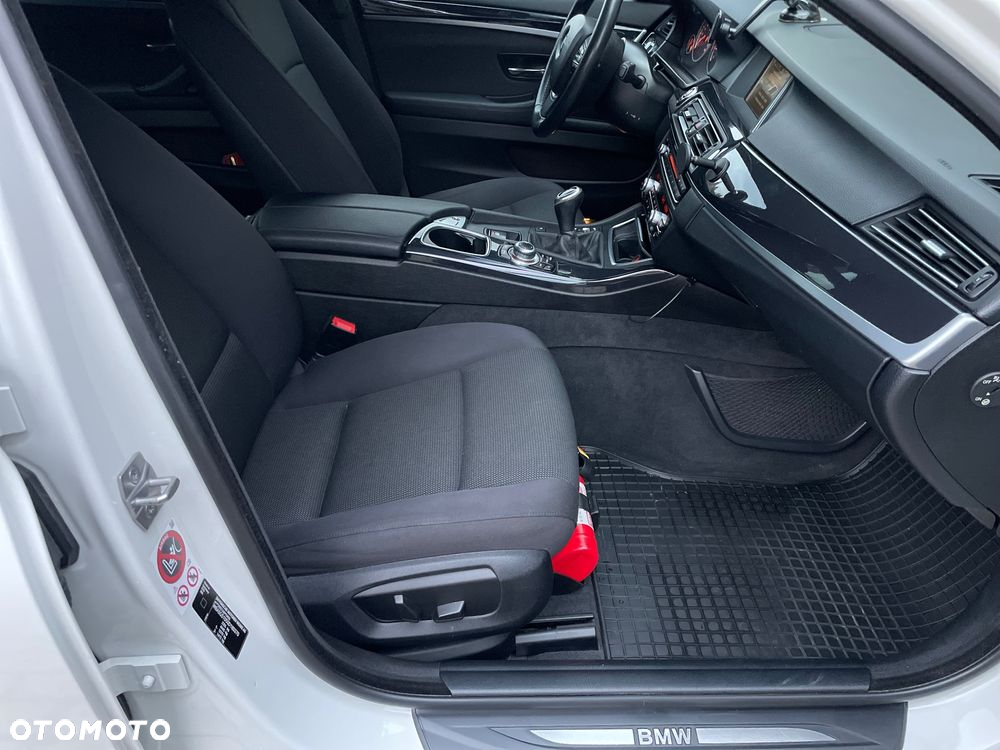 BMW Seria 5 528i - 16