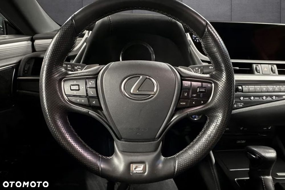 Lexus ES 300h F Sport - 9