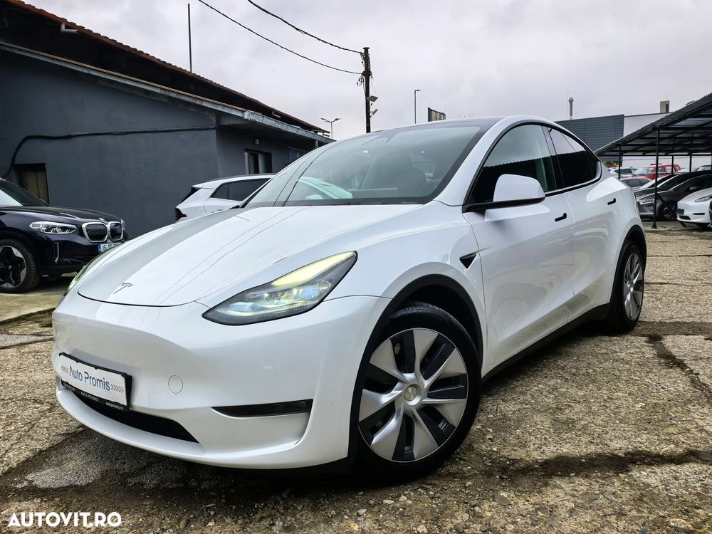Tesla Model Y - 2