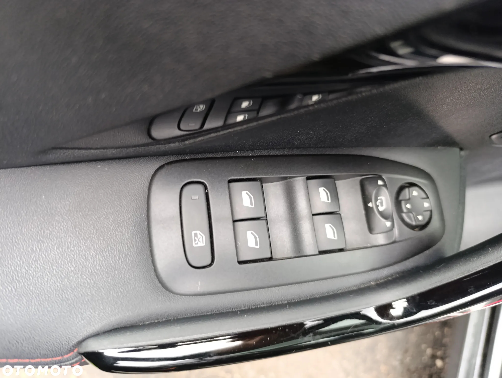 Peugeot 2008 PureTech 110 Stop&Start EAT6 GT-Line Edition - 25