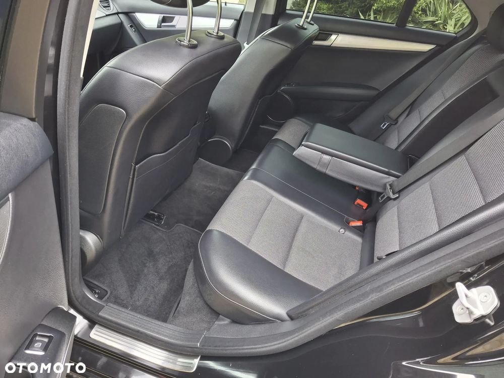 Mercedes-Benz Klasa C 180 BlueEFFICIENCY 7G-TRONIC Avantgarde - 12