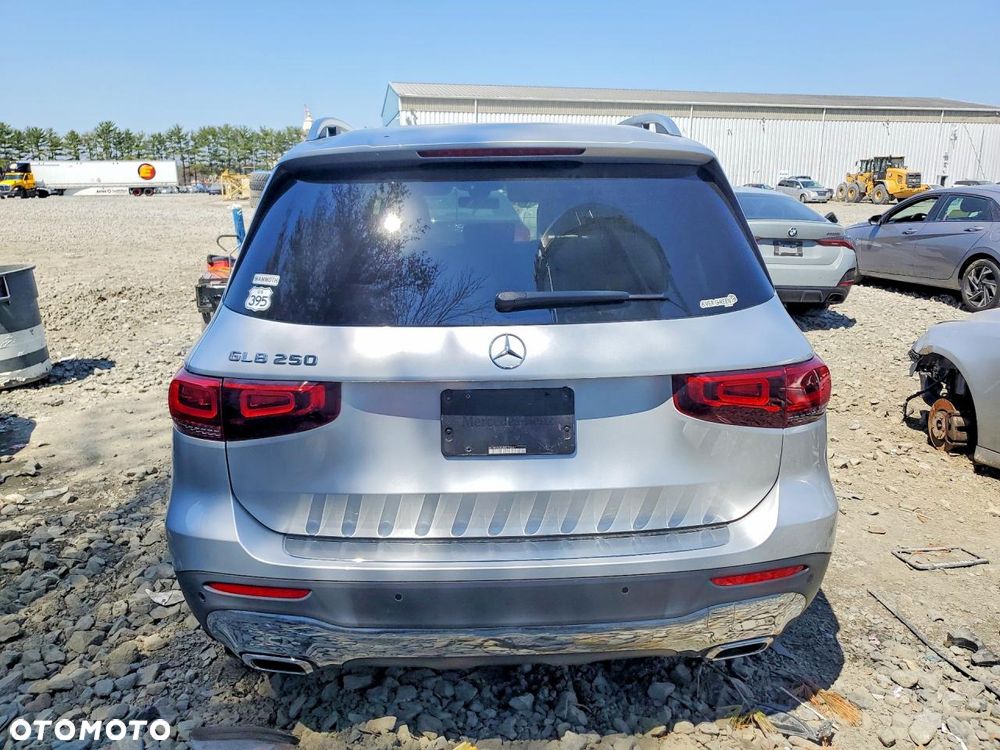 Mercedes-Benz GLB - 4