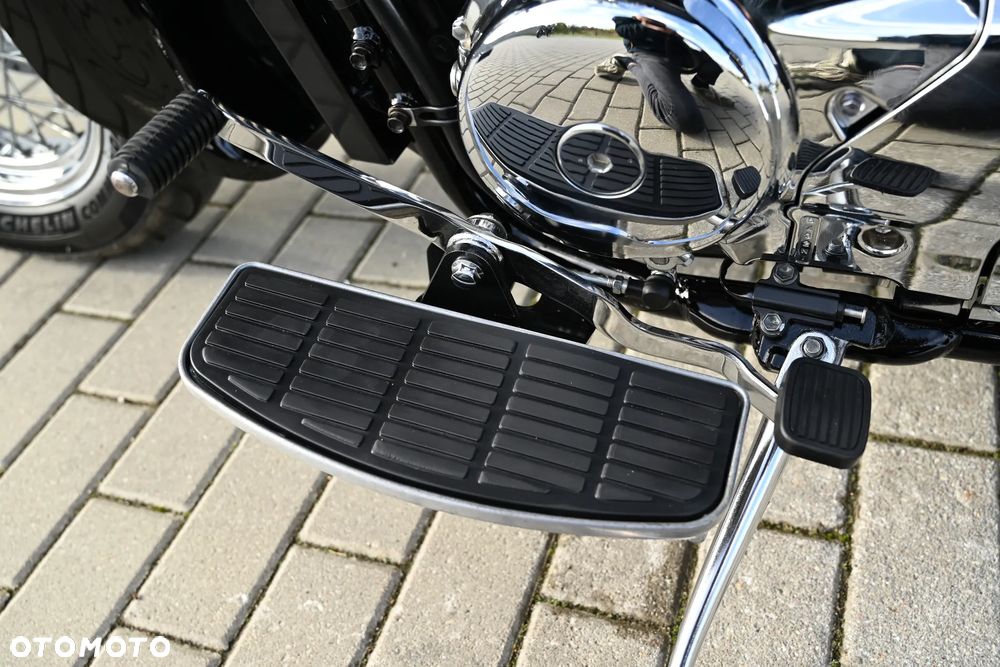 Suzuki Intruder - 18