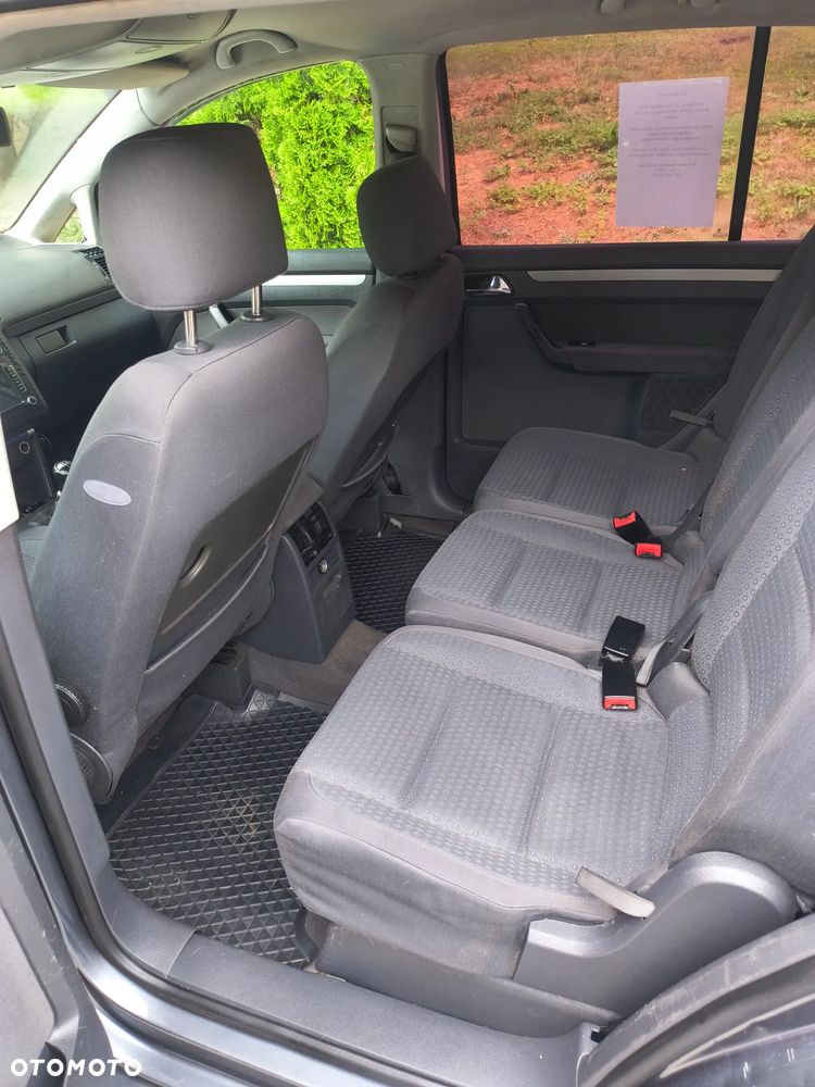 Volkswagen Touran 1.9 TDI Highline - 9