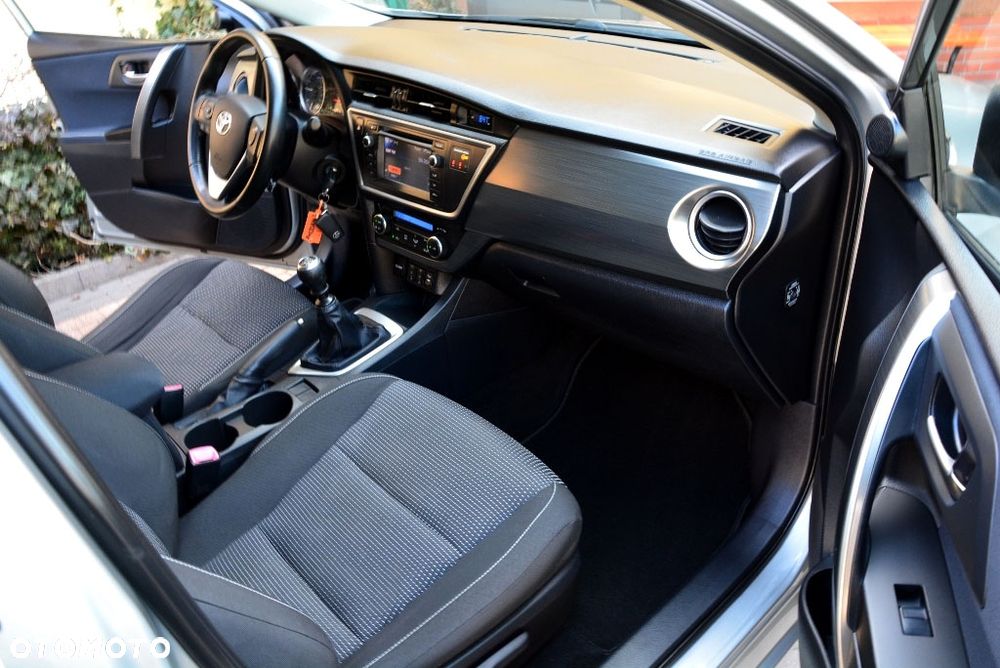 Toyota Auris 1.6 Premium Comfort - 21