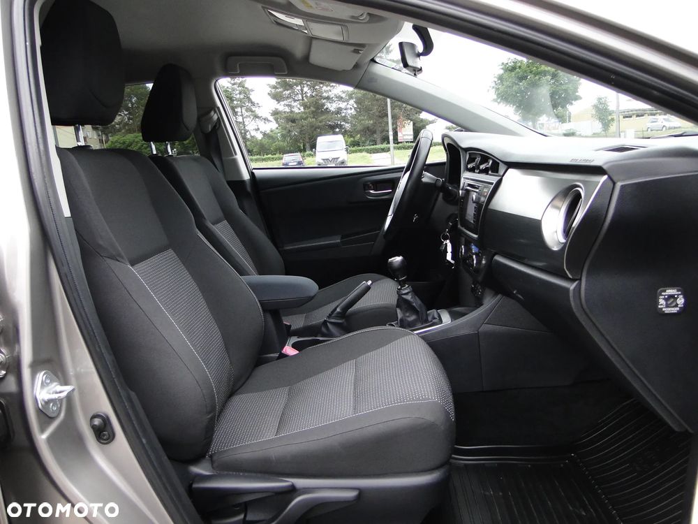 Toyota Auris 2.0 D-4D Prestige - 16