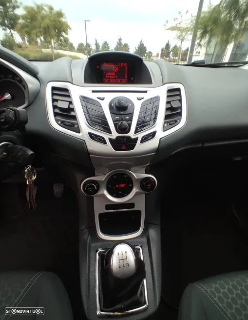 Ford Fiesta 1.25 Titanium - 10