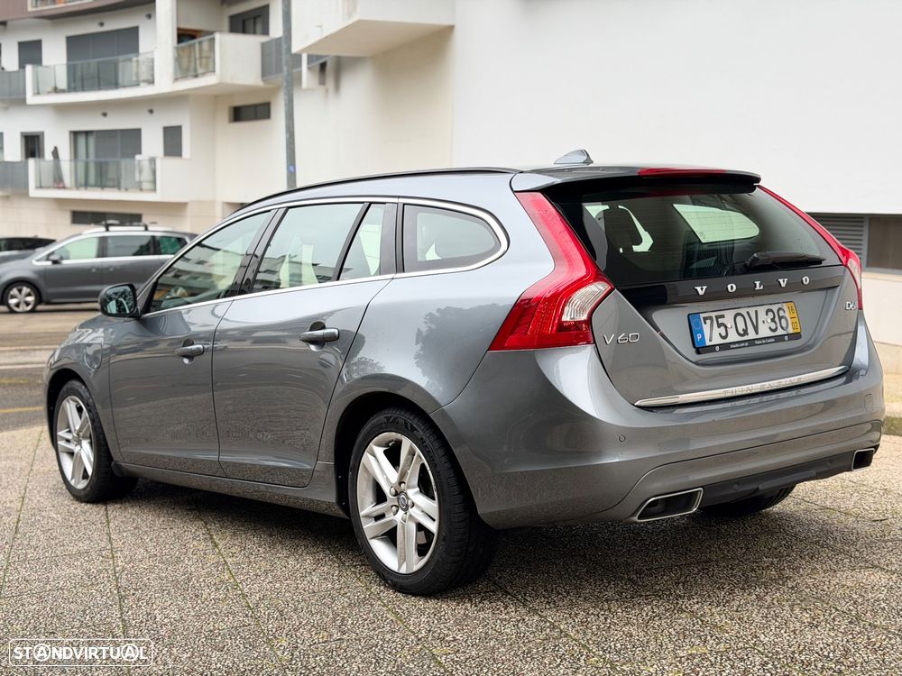 Volvo V60 2.4 D6 R-Design Mom.AWD Phev - 16